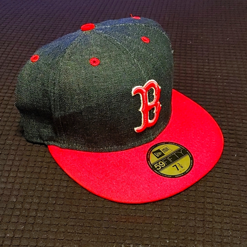 Boston fitted cap
